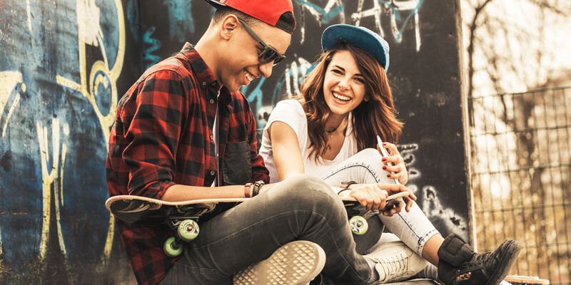 Young-teen-couple-sitting-by-the-wall-